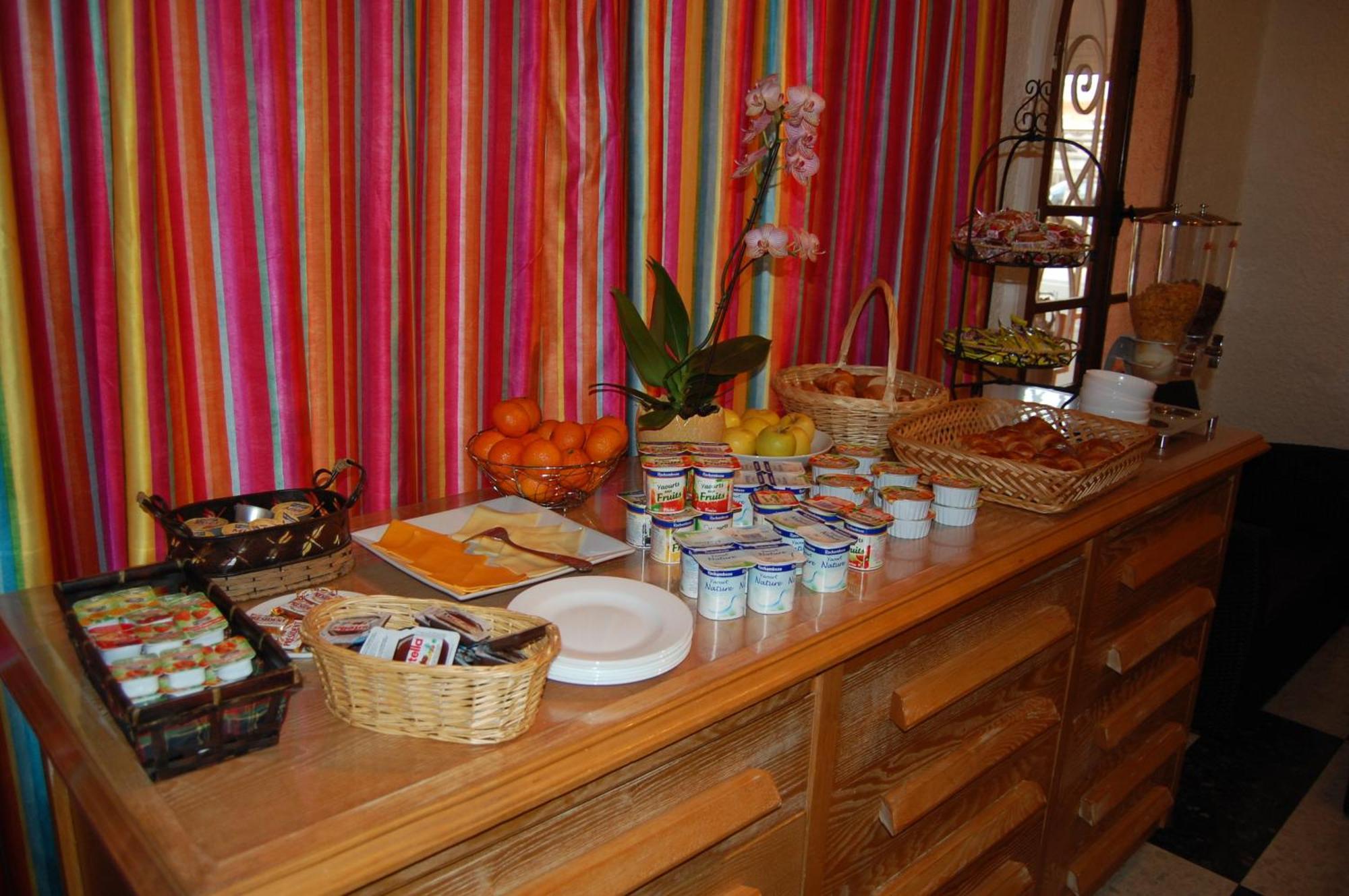 Hotel De La Plage 2 Etoiles Valras-Plage Kültér fotó